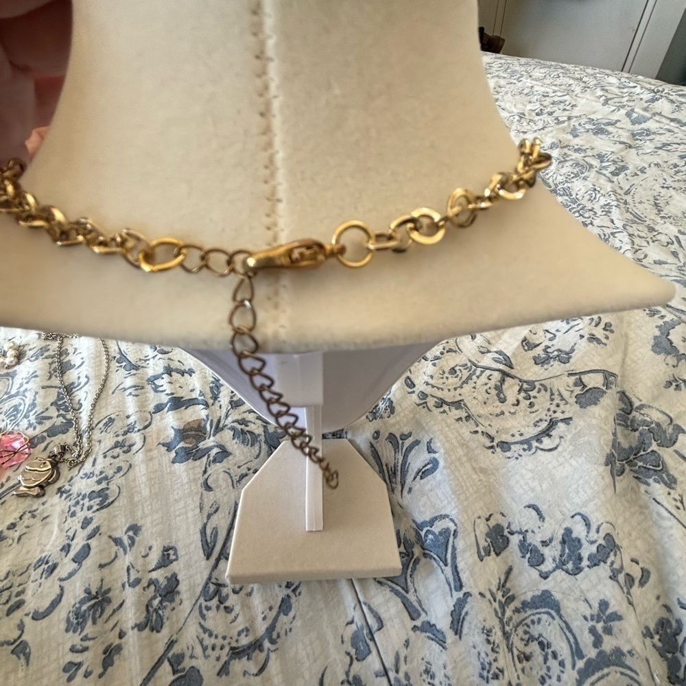 Gold and Red Gemstone Necklace with Floral Pendant - Picture 4 of 4